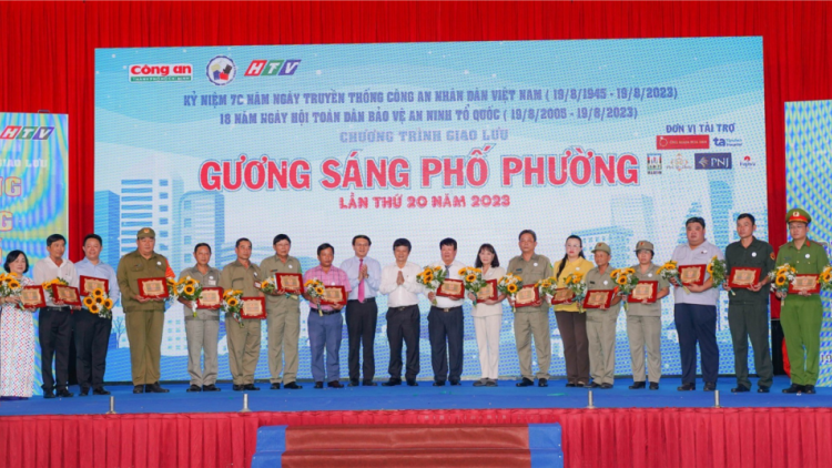 Nhiều gương sáng thầm lặng góp sức giữ gìn an ninh trật tự ở TP.HCM (19/8/2023)