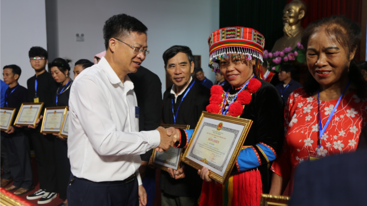 Bắc Kạn: Biểu dương người có uy tín, trưởng thôn và điển hình tiêu biểu vùng đồng bào dân tộc thiểu số (22/8/2023)