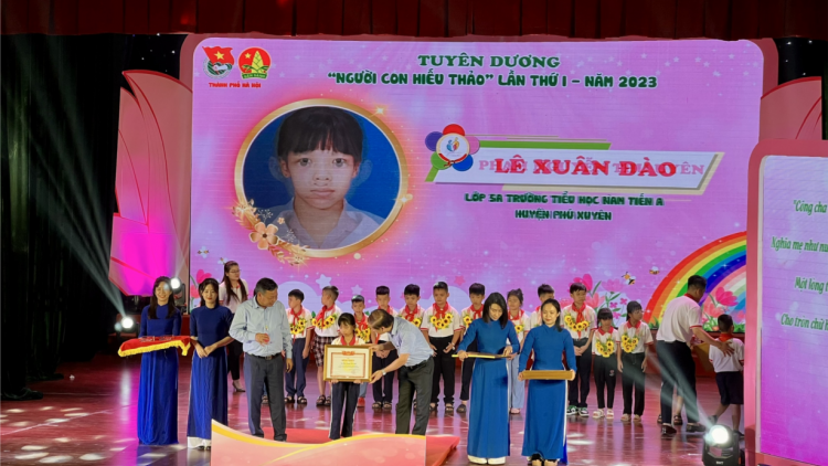 Hà Nội tuyên dương 110 “Người con hiếu thảo” lần thứ nhất (29/8/2023)