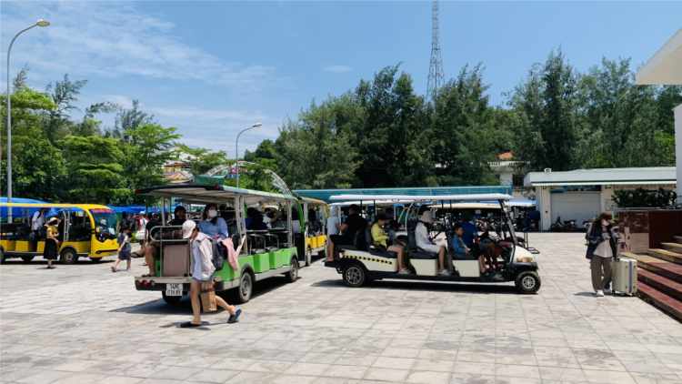 Quảng Ninh: Nhộn nhịp du khách dịp nghỉ lễ 2/9 (02/9/2023)