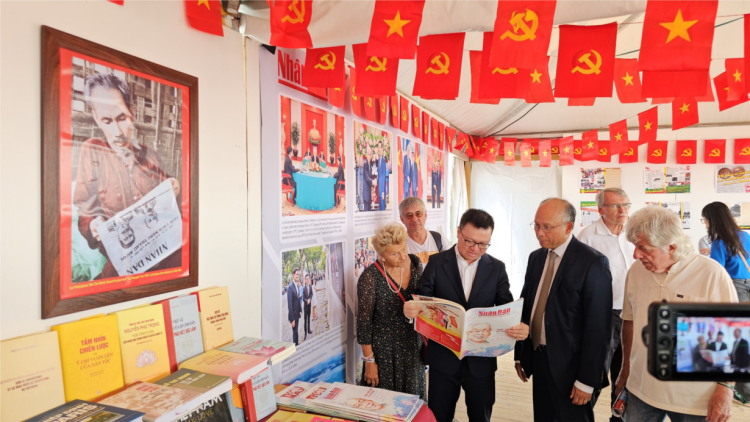 Rực rỡ sắc mầu Việt Nam tại Hội báo Nhân đạo Pháp 2023 (18/9/2023)
