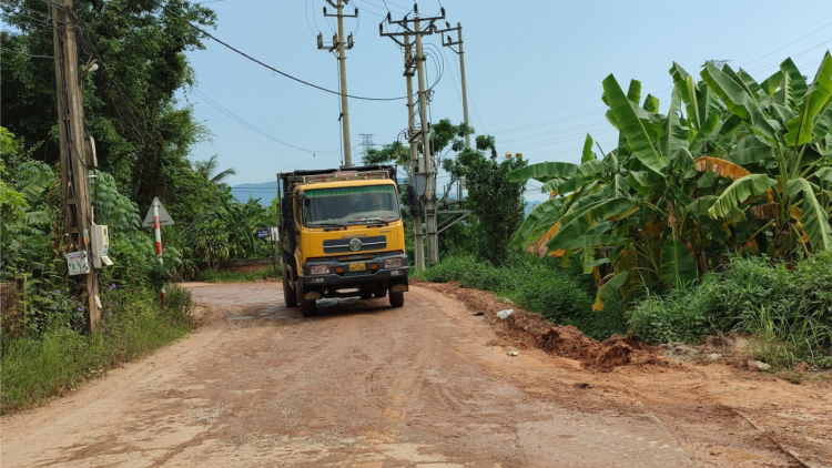 Quảng Ninh: Vận chuyển vật liệu phục vụ dự án, đường dân sinh tại thị xã Quảng Yên bị hư hỏng (13/9/2023)