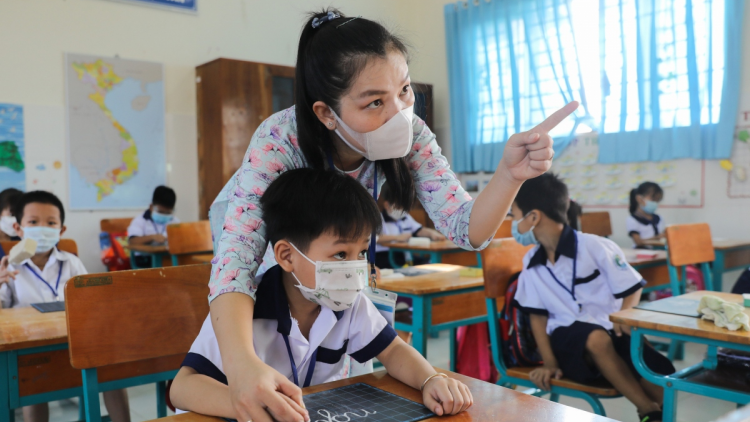 Năm học mới 2023 - 2024: Nhiều địa phương vẫn thiếu giáo viên trầm trọng, giải quyết ra sao? (08/09/2023)
