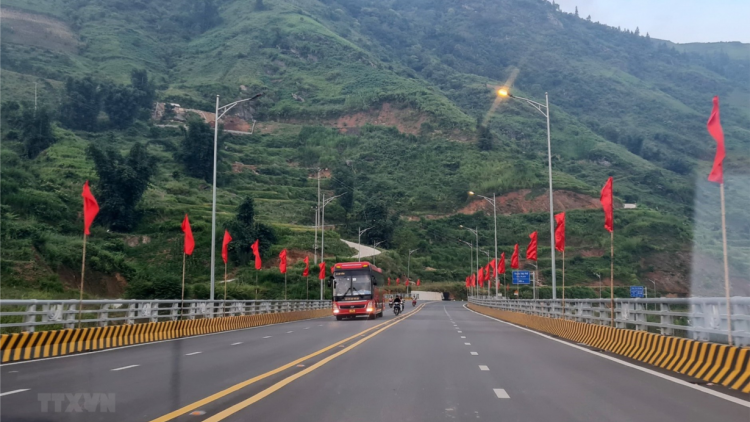 THỜI SỰ 21H30 ĐÊM 22/9/2023: Thông xe toàn tuyến đường nối cao tốc Nội Bài- Lào Cai đi Sa Pa.