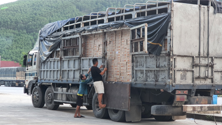 Vì sao hàng hoá thông quan qua cửa khẩu Cầu Treo giảm mạnh? (21/9/2023)