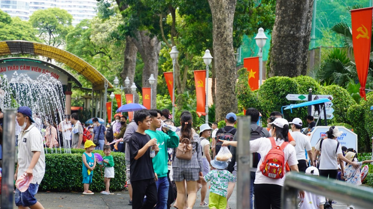 Ngày đầu nghỉ lễ, nhiều khu vui chơi ở TP.HCM hút khách tham quan (1/9/2023)