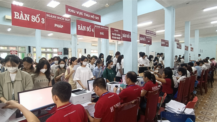 Tân sinh viên bắt đầu hành trình mới (9/9/2023)