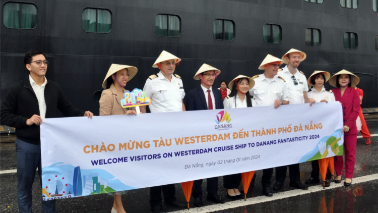 2000 khách du lịch tàu biển đầu tiên đến Đà Nẵng trong năm mới 2024 (02/01/2024)