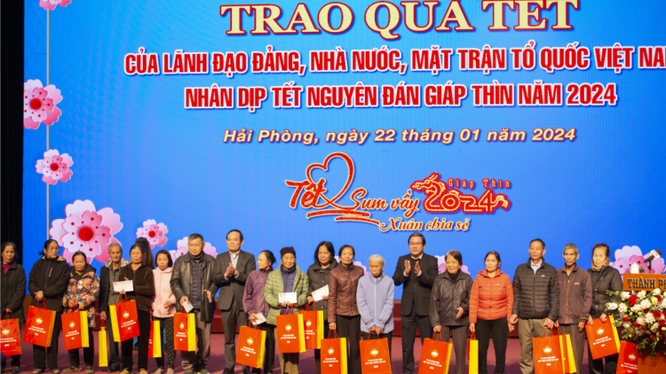 Phó Thủ tướng Trần Lưu Quang tặng quà Tết cho công nhân lao động, gia đình chính sách Hải Phòng (22/01/2024)