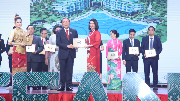 Việt Nam đoạt nhiều giải thưởng Du lịch ASEAN 2024 (27/1/2024)