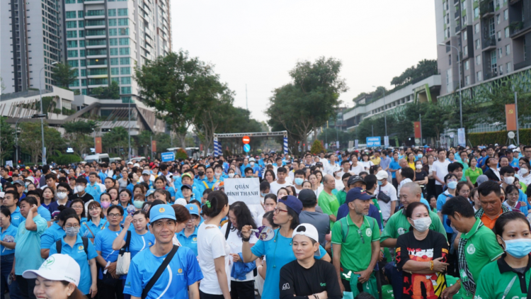 Gần 10.000 người đi bộ gây quỹ chăm lo người lao động khó khăn (07/1/2024)