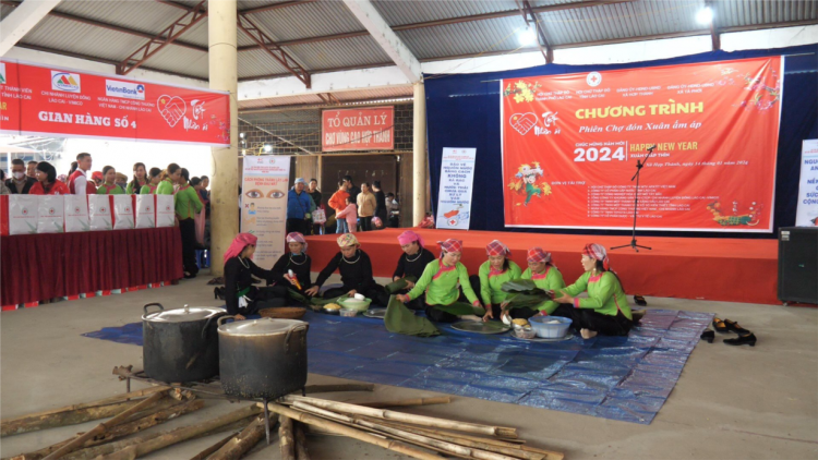 Phiên chợ Tết "0 đồng" của Hội chữ thập đỏ đến với vùng cao Lào Cai (14/1/2024)