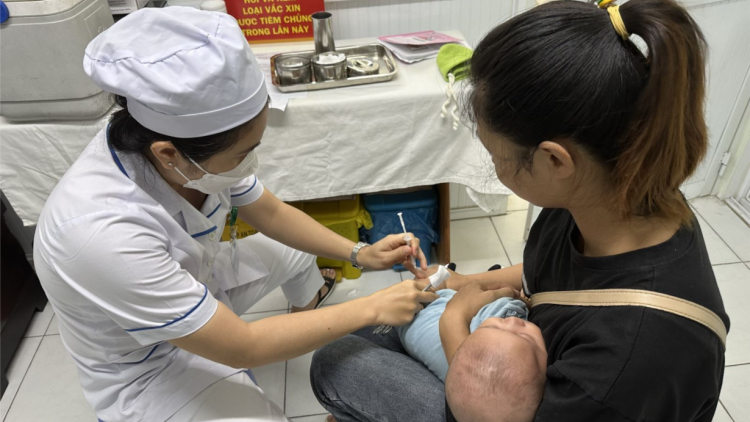 Đã đặt hàng đủ 10 loại vaccine để phân bổ, vận chuyển phục vụ tiêm chủng mở rộng (02/01/2024)