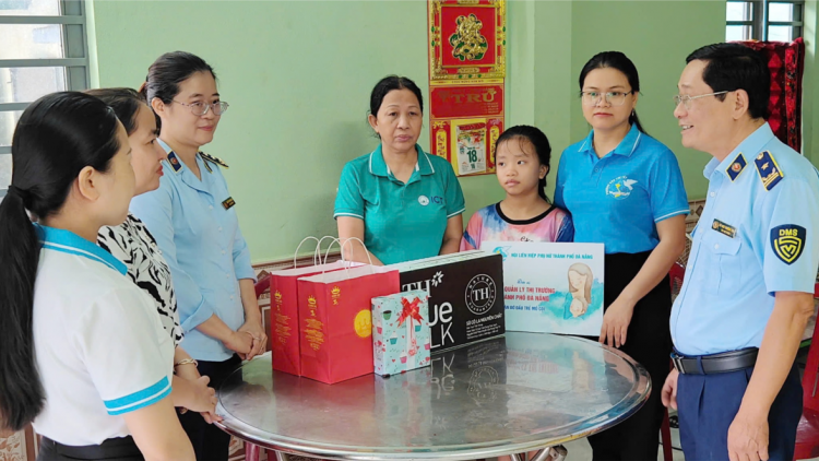 Mẹ đỡ đầu chắp cánh ước mơ cho trẻ mồ côi (15/10/2024)