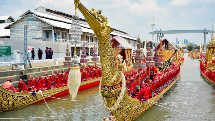 Nét đẹp cổ xưa của lễ rước thuyền Hoàng gia Thái Lan (28/10/2024)
