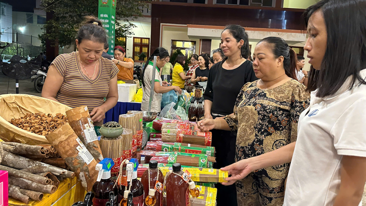 Đưa nông sản của đồng bào dân tộc thiểu số xuống phố (8/10/2024)