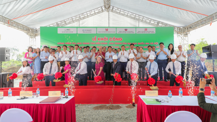 Khởi công xây dựng Tòa nhà Trung tâm điều hành Đại học Quốc gia Hà Nội tại Hòa Lạc (30/09/2024)