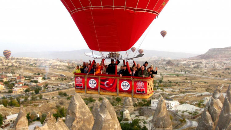 Chuyến đi khinh khí cầu lập kỷ lục mới tại Cappadocia, Thổ Nhĩ Kỳ (16/10/2024)