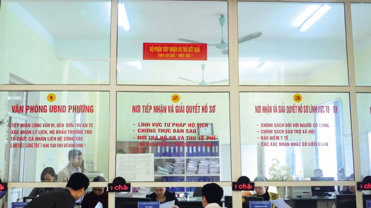 Đẩy mạnh ứng dụng công nghệ tại bộ phận 1 cửa trong giải quyết thủ tục hành chính (03/10/2024)