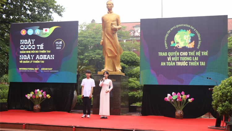 Đa dạng hình thức truyền thông để ứng phó thiên tai (18/10/2024)