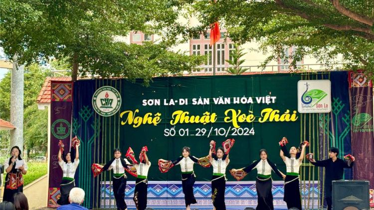 Lần đầu đưa xoè thái vào thi trong trường học ở Sơn La (31/10/2024)