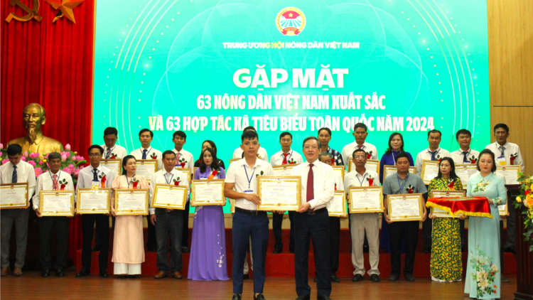 126 nông dân Việt Nam xuất sắc và Hợp tác xã tiêu biểu năm 2024 (13/10/2024)
