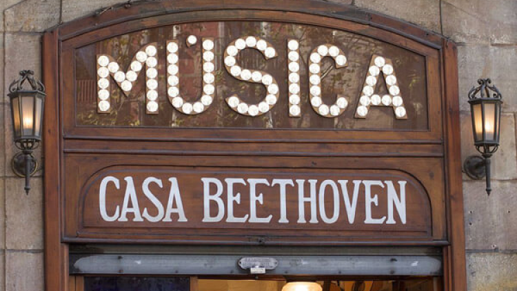 Cửa hàng Casa Beethoven - nơi cất giữ  "kho báu” của âm nhạc cổ điển giữa lòng thành phố Barcelona