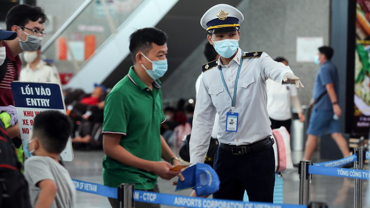Sân bay Quốc tế Đà Nẵng thu phí lối đi riêng làm thủ tục an ninh soi chiếu (23/11/2024)