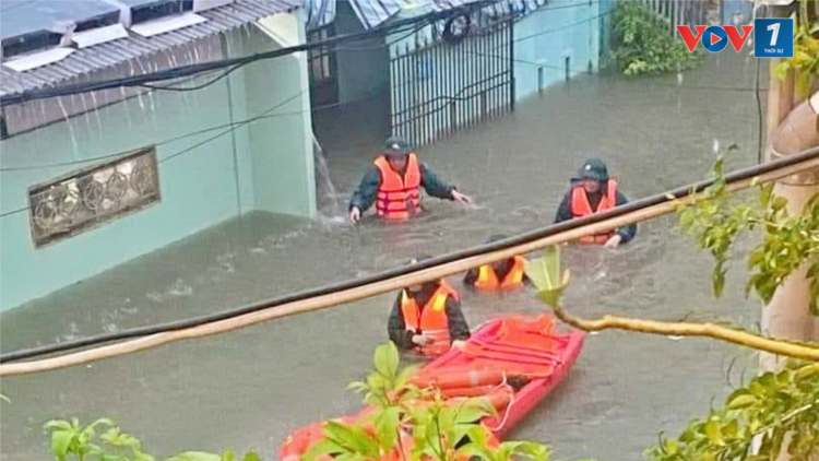 Đà Nẵng mưa to, nhiều nơi ngập sâu, học sinh nghỉ học (05/11/2024)