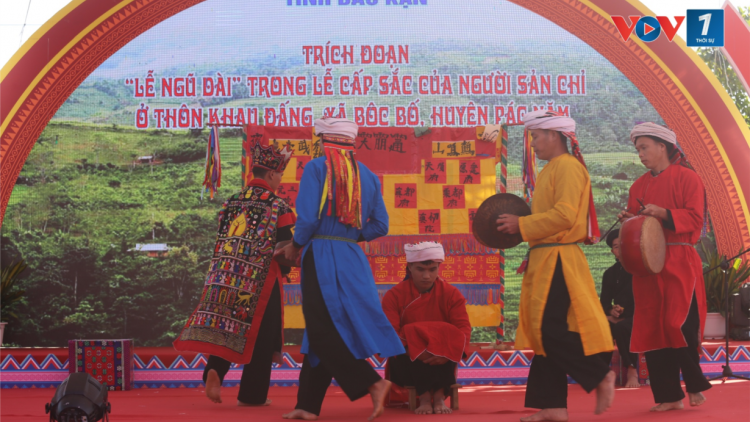 Trình diễn trích đoạn lễ hội, nghi thức sinh hoạt văn hoá truyền thống dân tộc của các tỉnh vùng Đông Bắc (02/11/2024)