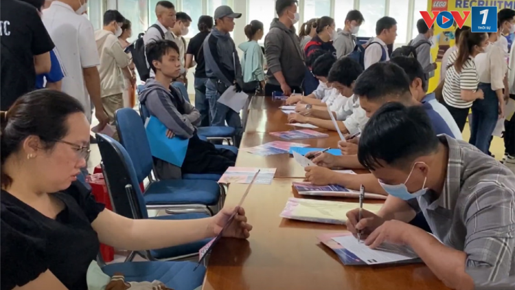 Doanh nghiệp Bình Dương lao đao vì thiếu lao động (27/11/2024)