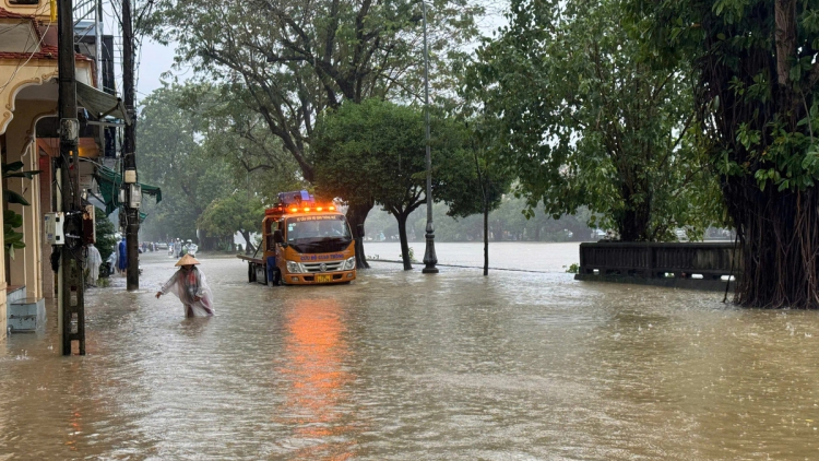 THỜI SỰ 6H SÁNG 26/11/2024:  Thủ tướng Phạm Minh Chính yêu cầu chủ động ứng phó, khắc phục nhanh hậu quả mưa lũ ở Trung Bộ