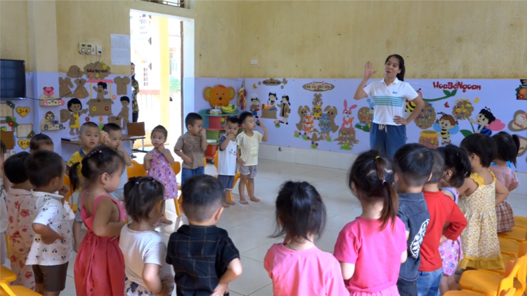 Loạt bài Nghị quyết "màu xanh" - Bài 2: Miễn học phí – điểm tựa nâng bước học sinh vùng lũ tới trường (15/11/2024)