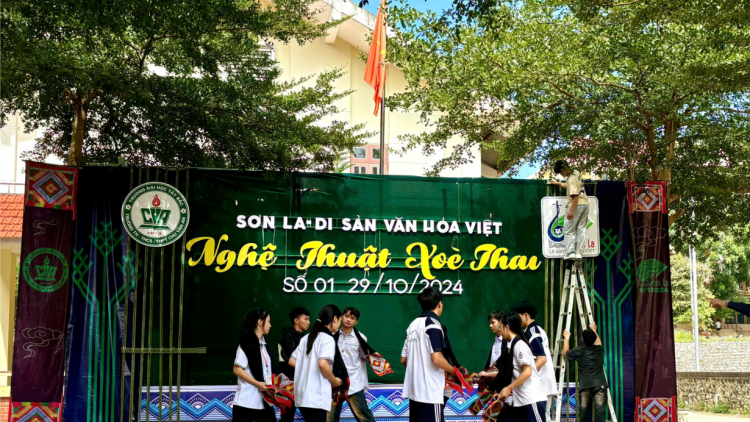 Lần đầu đưa xoè thái vào thi trong trường học ở Sơn La