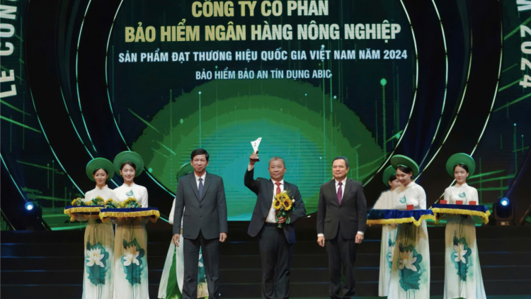 Vượt qua hơn 1.000 doanh nghiệp, Bảo hiểm Agribank đạt Giải thưởng Thương hiệu Quốc Gia 2024 (05/11/2024)