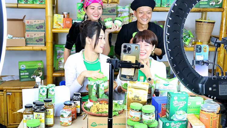 Đặc sản Gia Lai lên sàn thương mại điện tử,  hướng đi của hiện tại và tương lai (4/12/20240