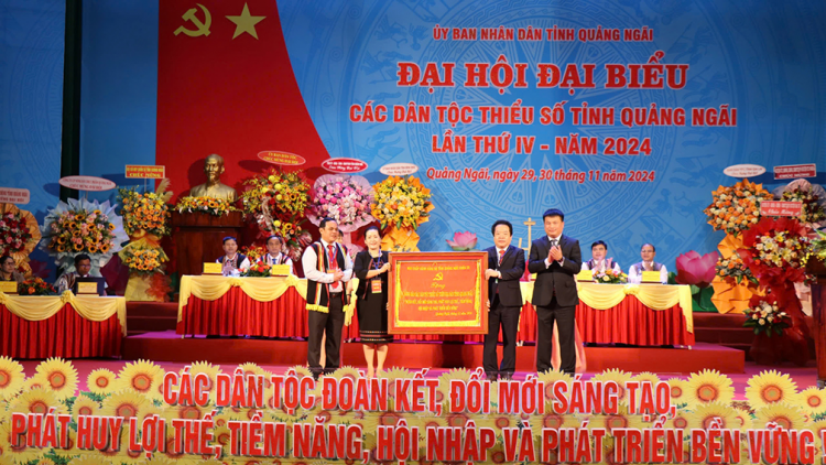 Quảng Ngãi tập trung phát triển kinh tế vùng đồng bào dân tộc thiểu số (1/12/2024)