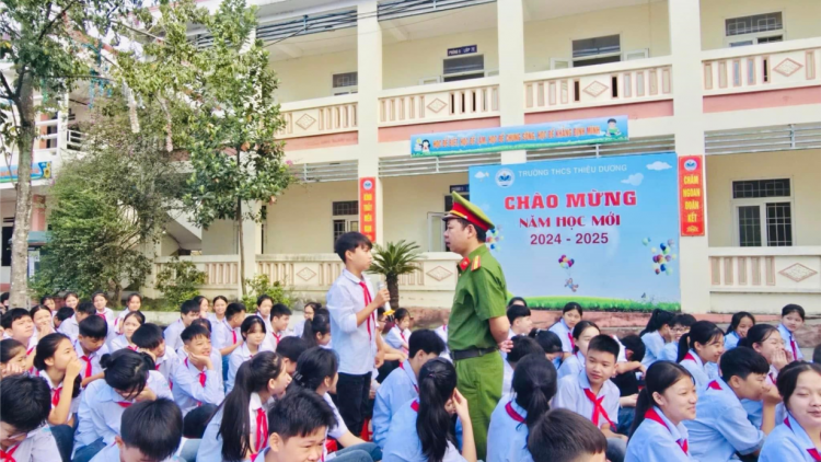 Những kỹ năng cần thiết để trẻ em tự bảo vệ mình khỏi các hành vi bạo lực, xâm hại tình dục  (17/11/2024)