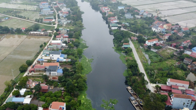 Sông Bắc Hưng Hải ô nhiễm - Người dân lãnh đủ (05/12/2024)