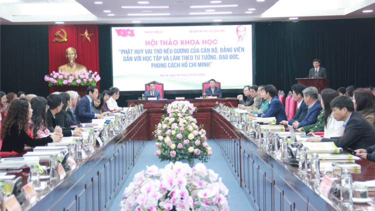 Phát huy vai trò nêu gương của cán bộ, đảng viên gắn với học và làm theo Bác (28/12/2024)