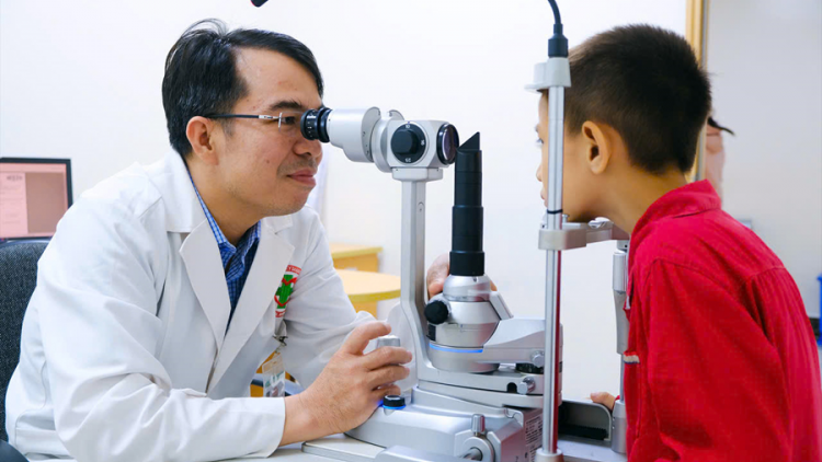 Chăm sóc và bảo vệ đôi mắt của trẻ cần được đặc biệt ưu tiên