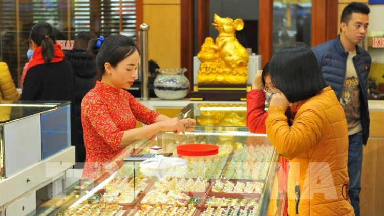 THỜI SỰ 12H TRƯA 19/2/2024: Thị trường ngày vía Thần tài sôi động. Đáng chú ý, giá vàng sáng nay ở thị trường trong nước bất ngờ giảm mạnh dù giá vàng thế giới đi lên.