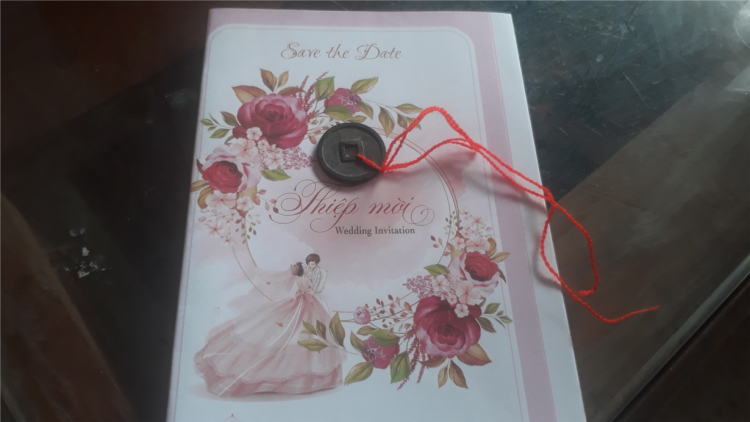 Vì sao lại có đồng xu trong thiệp mời cưới của người Dao đỏ (13/02/2024)