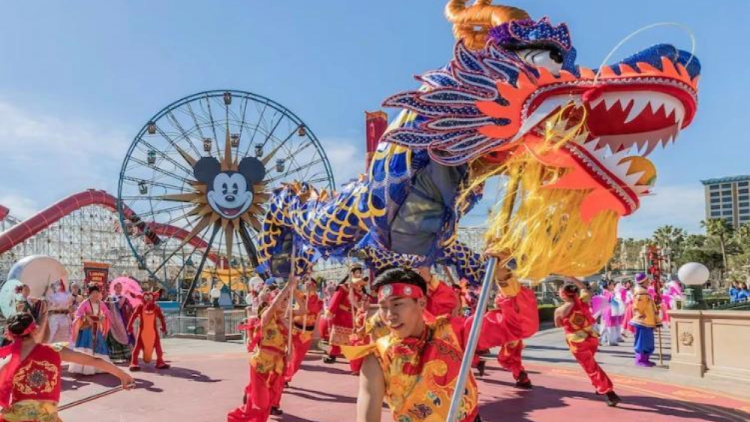 Hoạt động đón Tết Nguyên đán tại công viên Disney California Mỹ (8/2/2024)