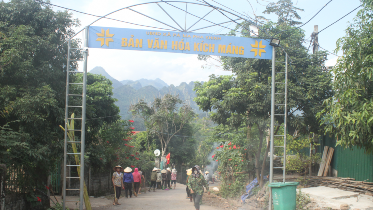 Bản làng tái định cư Sơn La hân hoan đón chào mùa Xuân mới (07/2/2023)