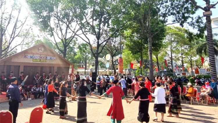 Đắk Lắk: Sôi nổi các hoạt động văn hóa nghệ thuật chào xuân Giáp Thìn (4/2/2024)