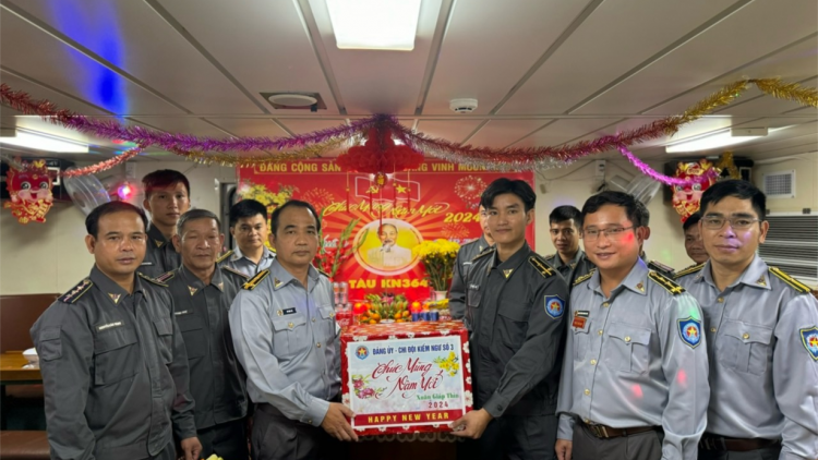 Những người vượt sóng giữ mùa xuân (02/02/2024)
