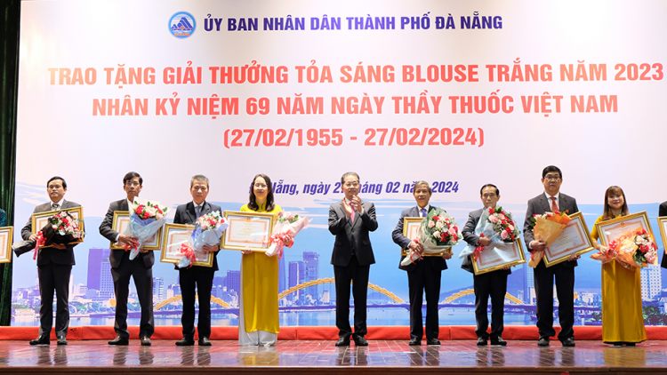 20 y, bác sĩ tiêu biểu ở Đà Nẵng nhận giải thưởng "Toả sáng Blouse trắng" (27/02/2024)