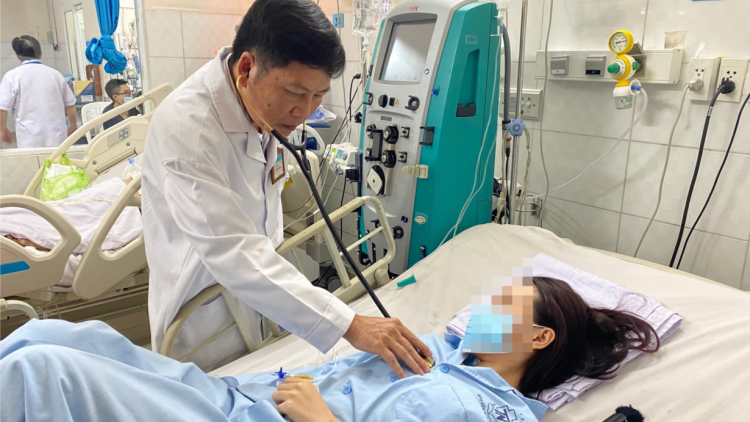 Uống “nước vui” trong tiệc sinh nhật, một nữ sinh suy hô hấp phải thở máy (28/02/2024)