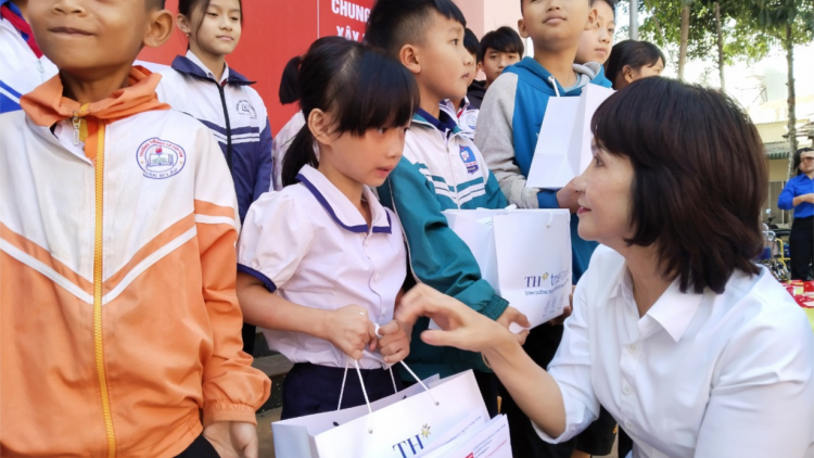 Quỹ Vì Tầm Vóc Việt dành hơn 8 tỷ đồng chung tay lo Tết vì người nghèo (15/02/2024)
